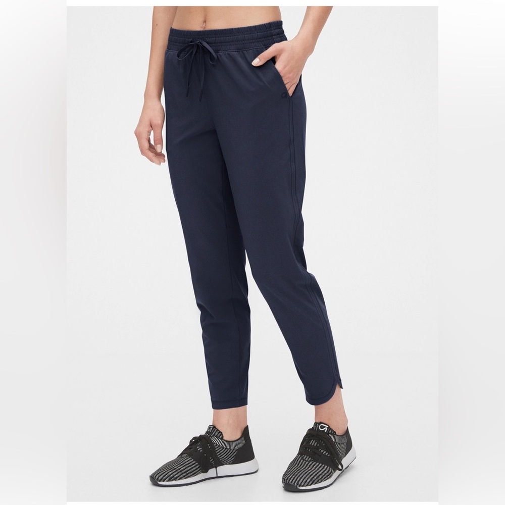 Gap Fit Runaround Joggers Size M